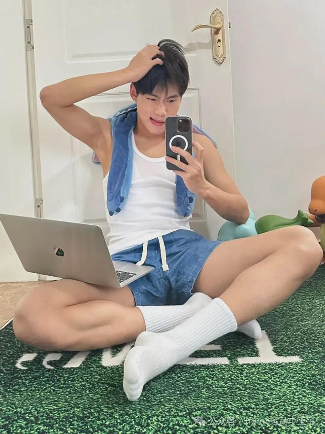 “白袜控” 的独特福利球王会男生白袜大赏：这是(图2)