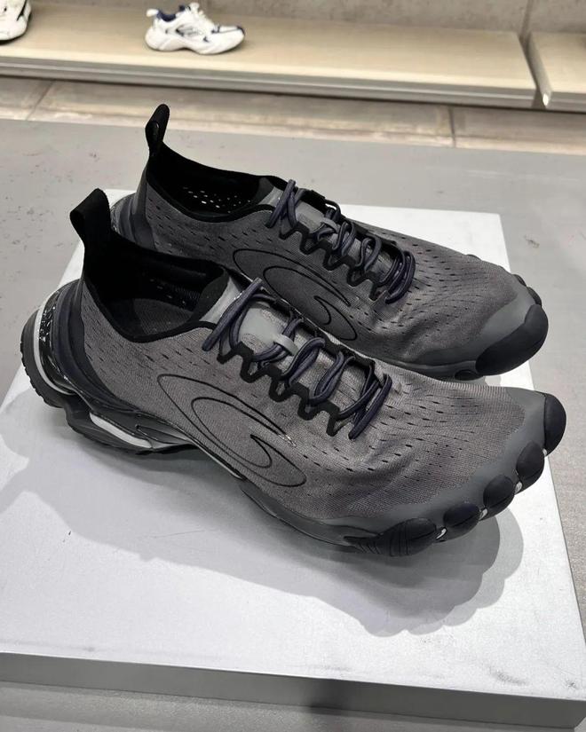 IAGA 鞋「巴味」还在么「收敛」的 BALENC
