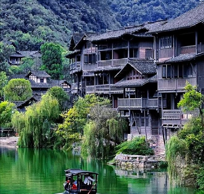 6日游路线+费用+精华景点+小贴士2025贵州超详细旅游攻略分享：(图2)